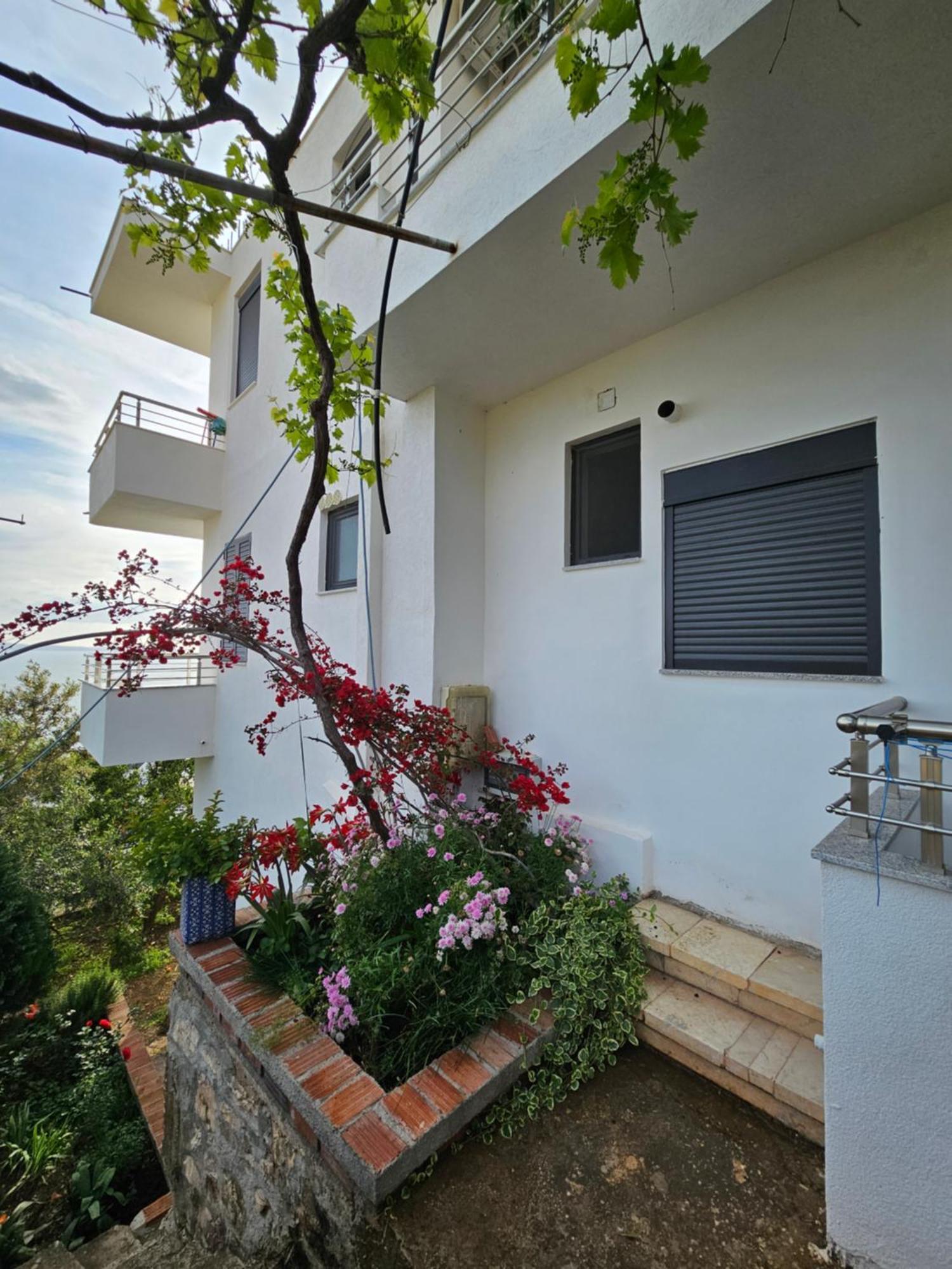 Nora'S Guesthouse Sarande Exterior photo